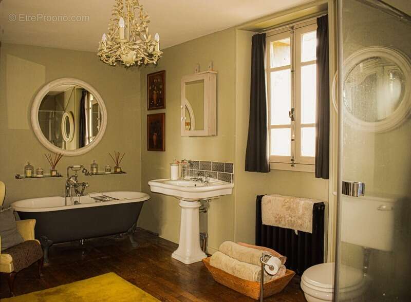 Maison à LA CELLE-DUNOISE