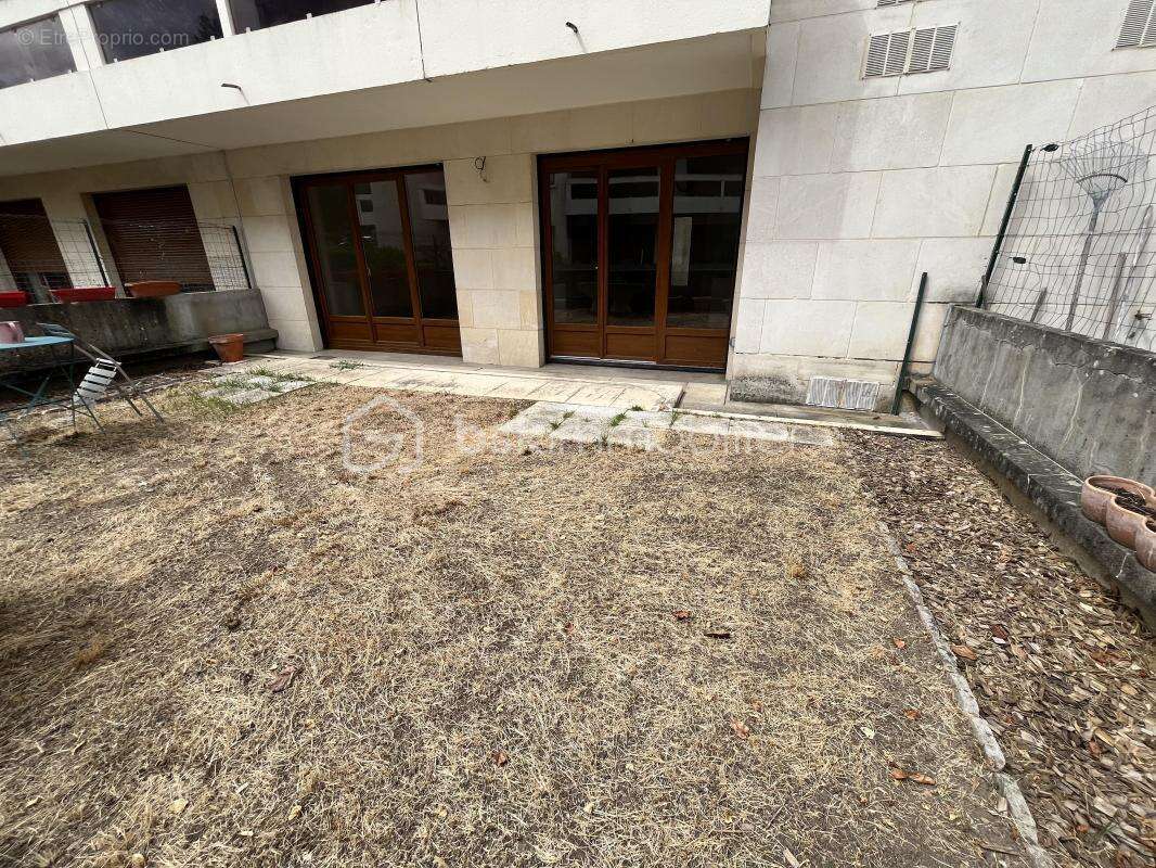 Appartement de type T3 en centre-ville rénové récemment avec terrasse et cave - photo 16