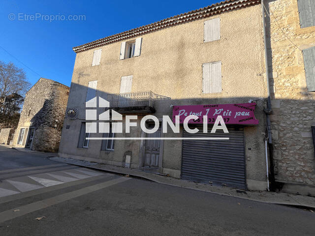 Maison à SAINT-CHAPTES