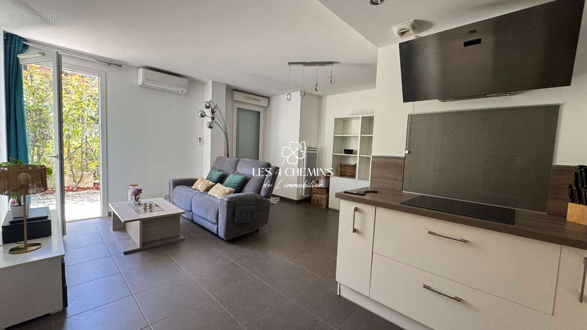 Appartement à CHATEAUNEUF-LE-ROUGE
