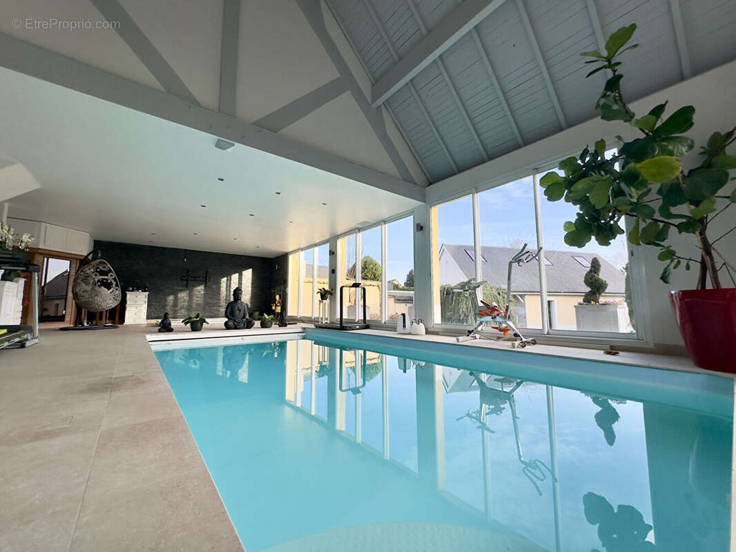 Maison à MAGNY-LE-HONGRE