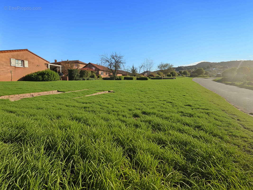 Terrain à SAINT-GEORGES-SUR-ALLIER