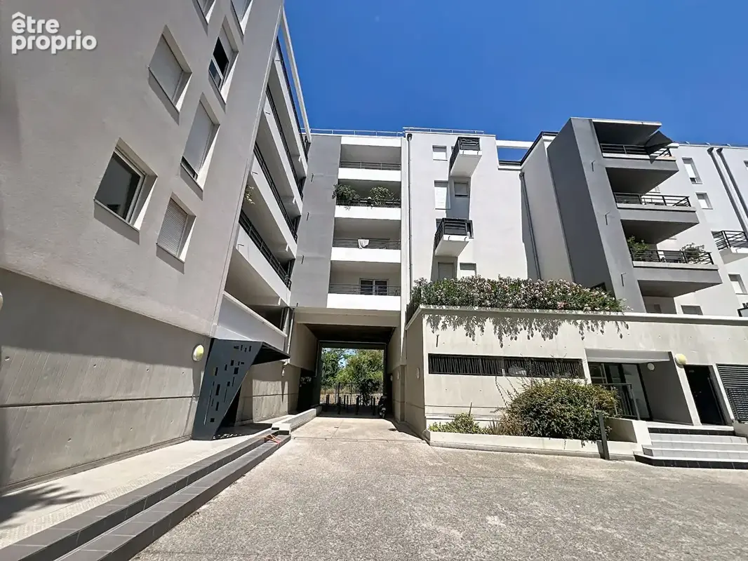 Dernier étage avec grande terrasse - Studio lumineux de 26,40 m² - Marseille 10e - photo 7