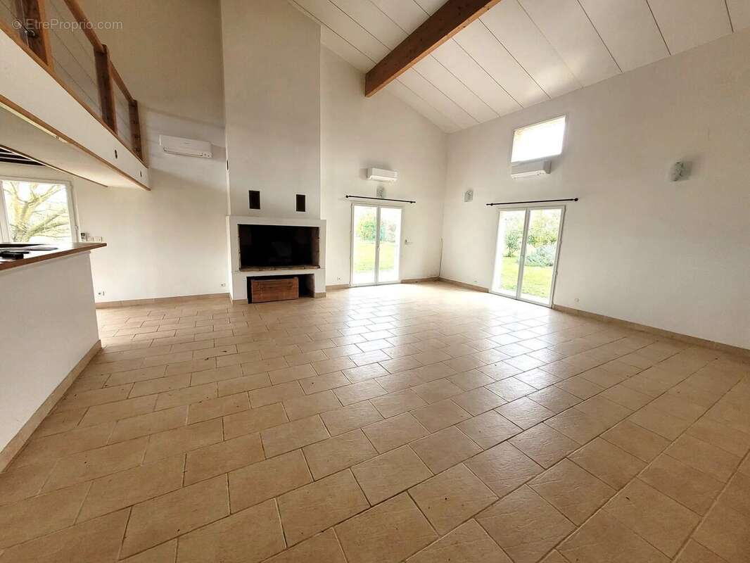Ferme rénovée  avec piscine sur 2900 m² de terrain - photo 2