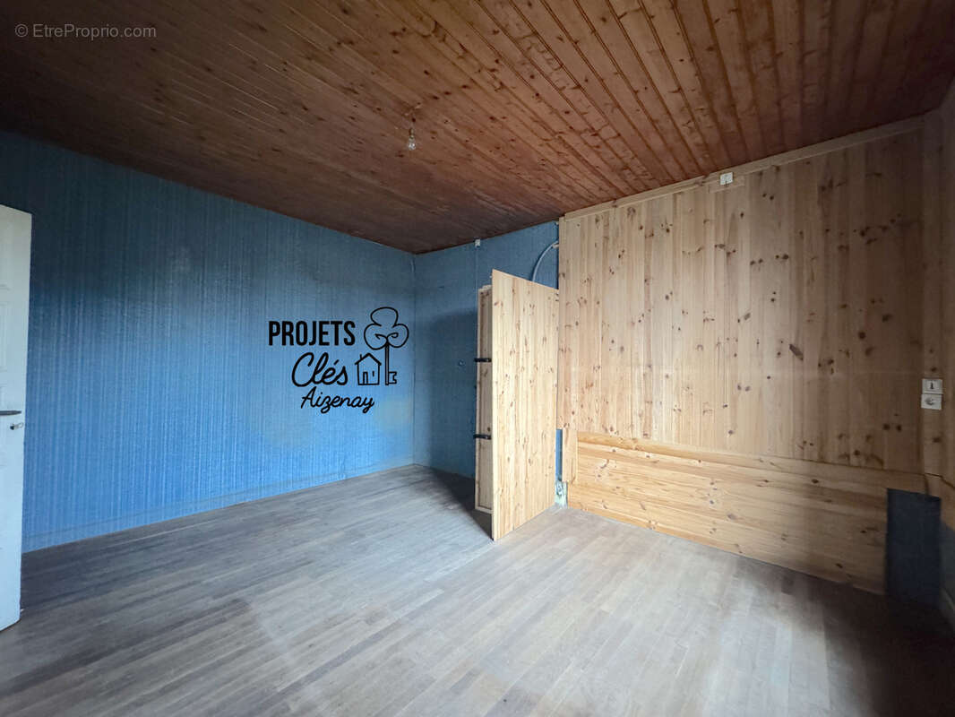 Maison à BEAULIEU-SOUS-LA-ROCHE