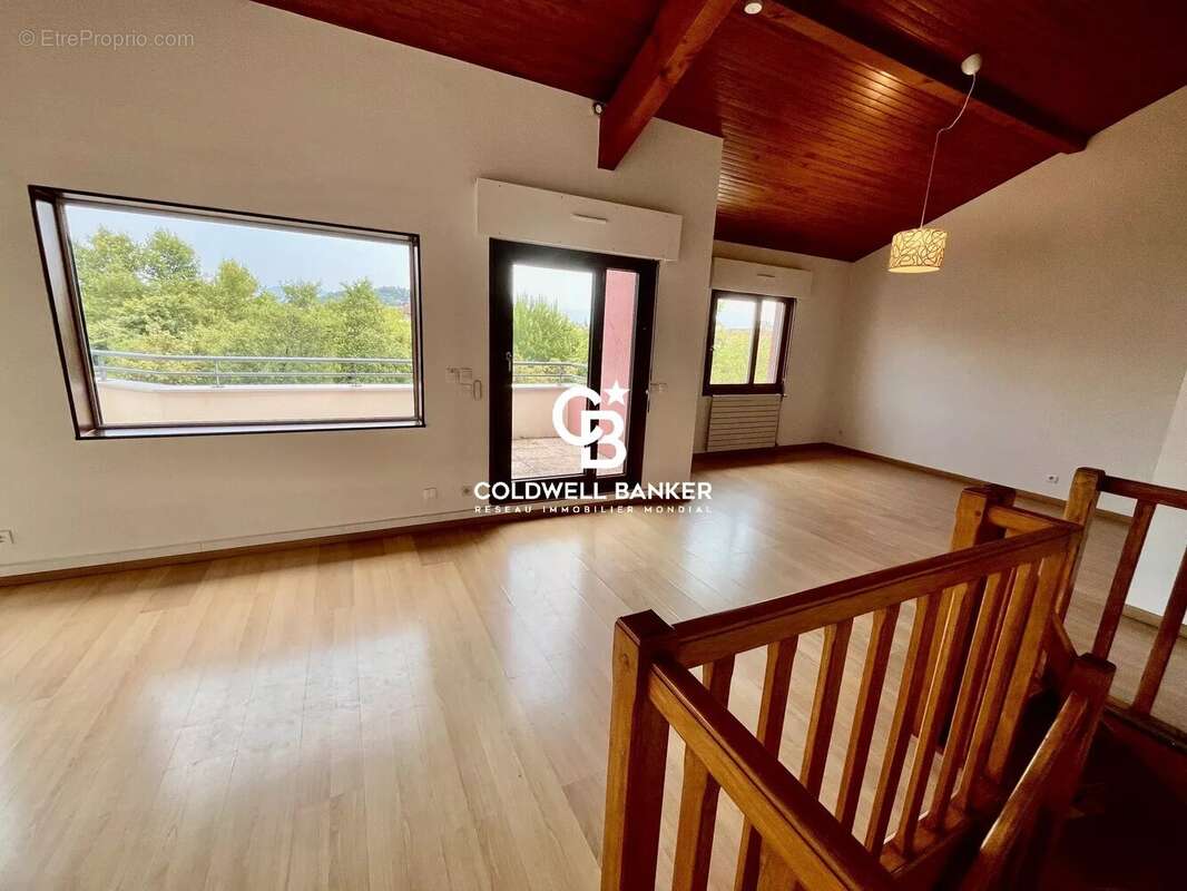 Appartement Duplex à vendre centre d'Annemasse - Proche Gare - photo 2