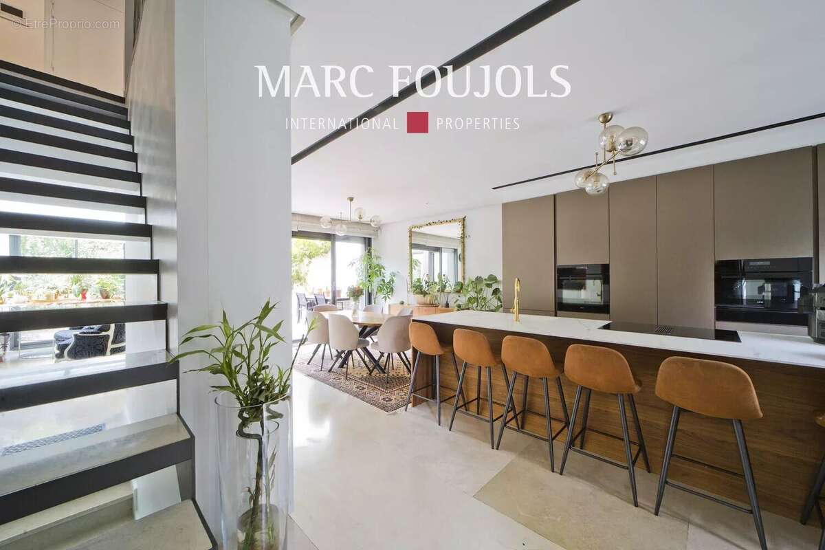 Maison à COURBEVOIE