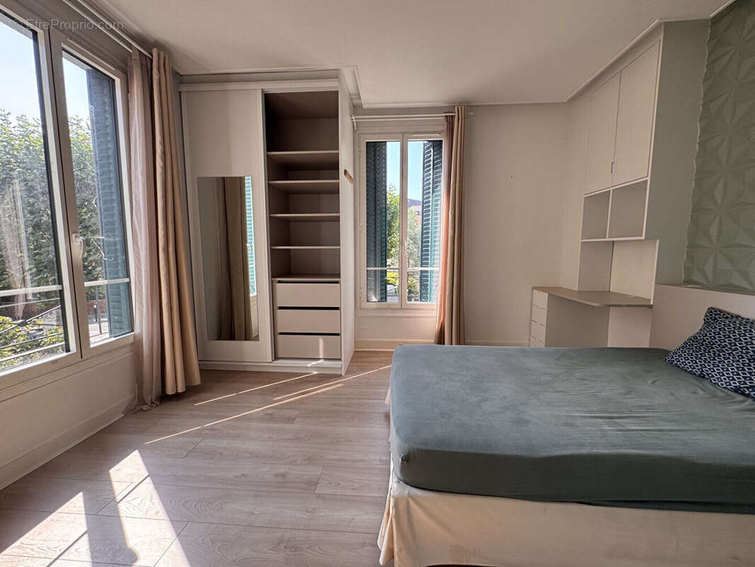 Appartement à LA GARENNE-COLOMBES