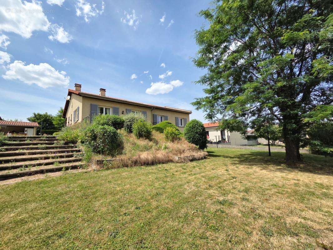 *** exclusivite *** maison familiale avec piscine jardin et double garage  *** st-georges-sur-allier 63800 *** - photo 3