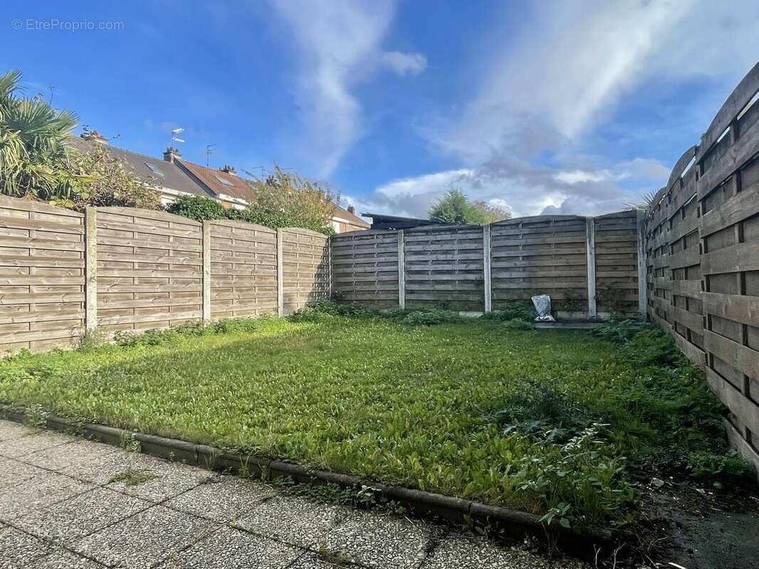 Maison à NEUVILLE-EN-FERRAIN