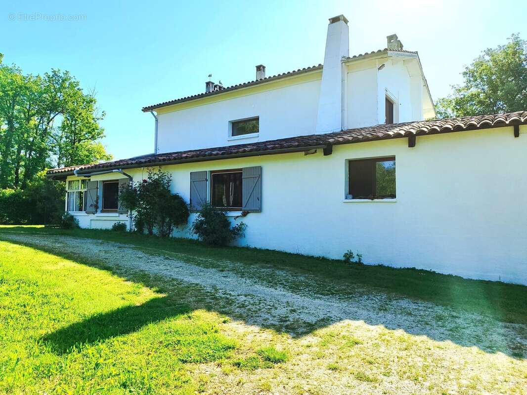 Maison à MAIGNAUT-TAUZIA