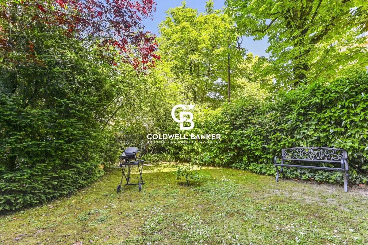 Appartement à NEUILLY-SUR-SEINE