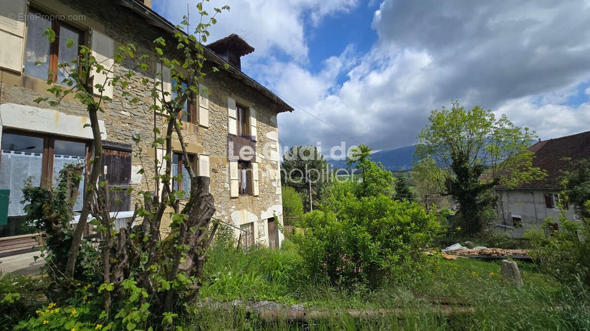 Maison à MIRIBEL-LES-ECHELLES
