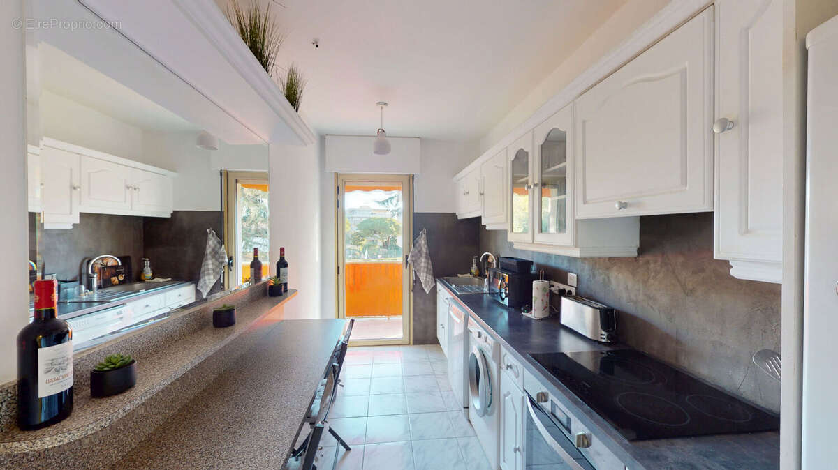 Appartement à SAINT-LAURENT-DU-VAR