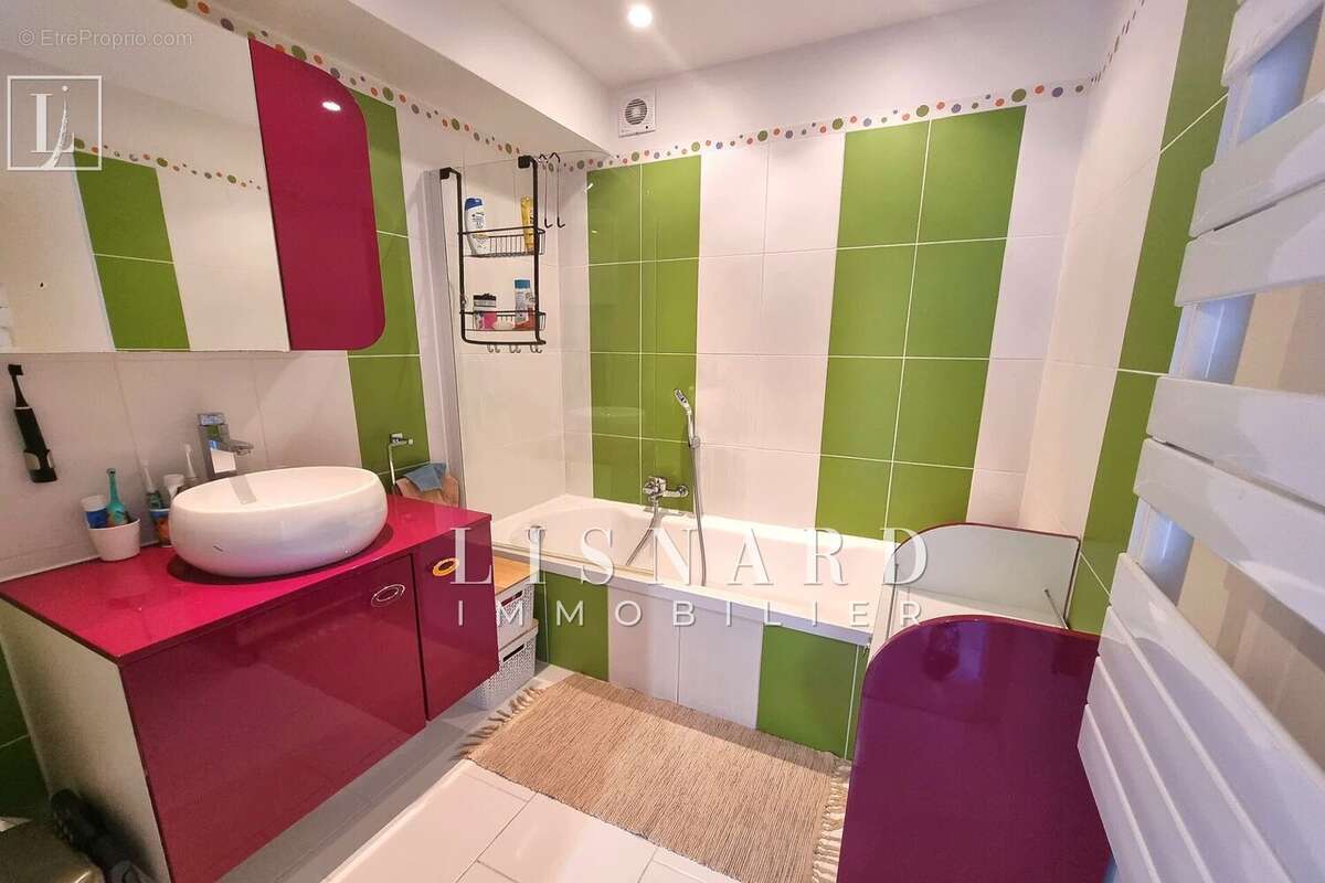 Appartement à VALLAURIS