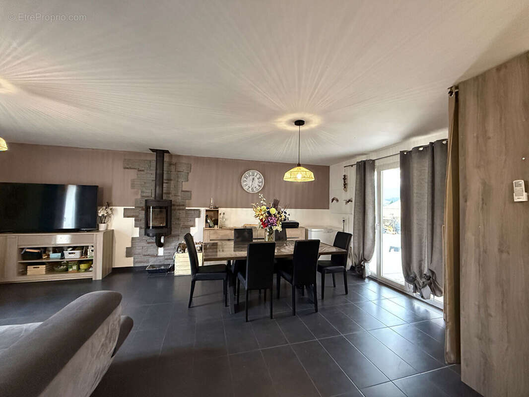Maison à MIRABEL-ET-BLACONS