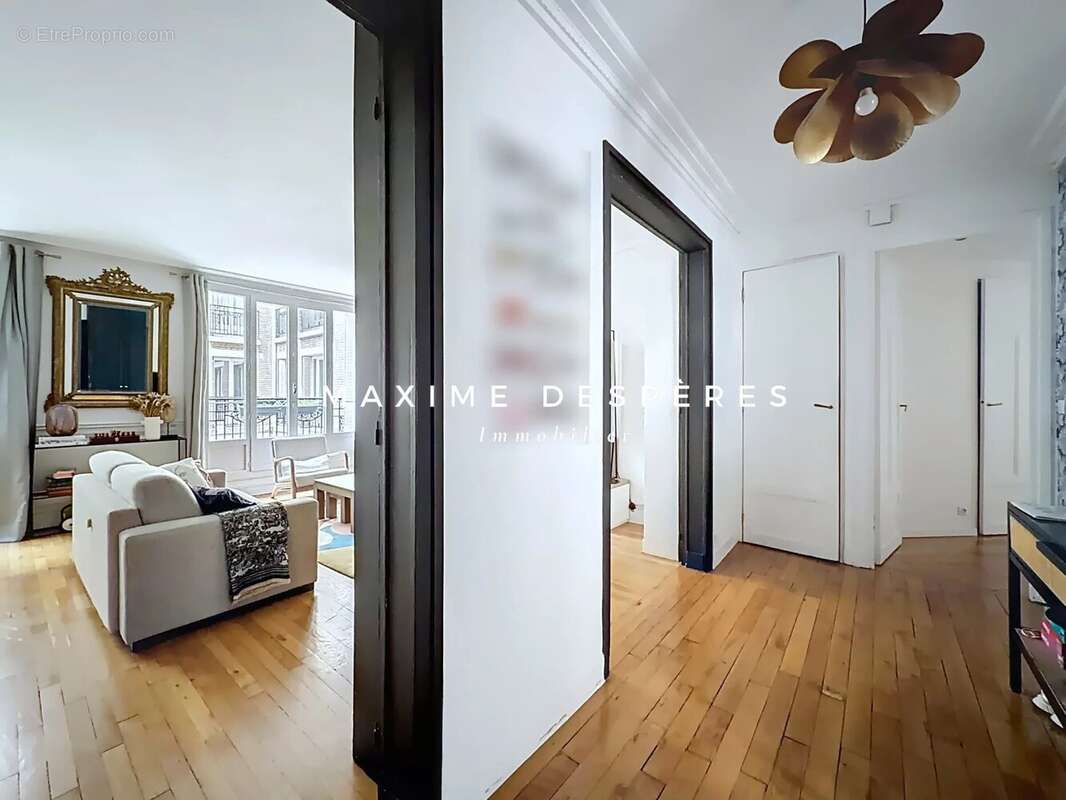 Appartement à PARIS-16E