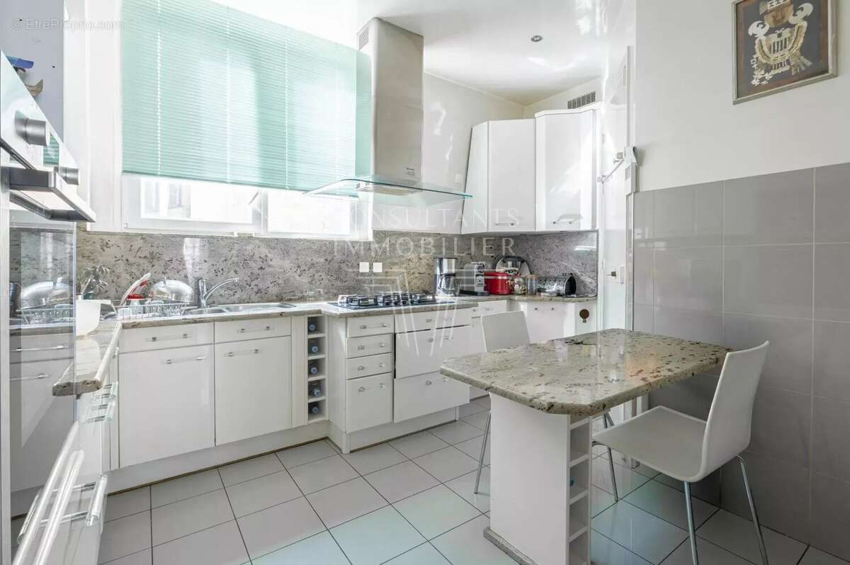 Appartement à PARIS-8E