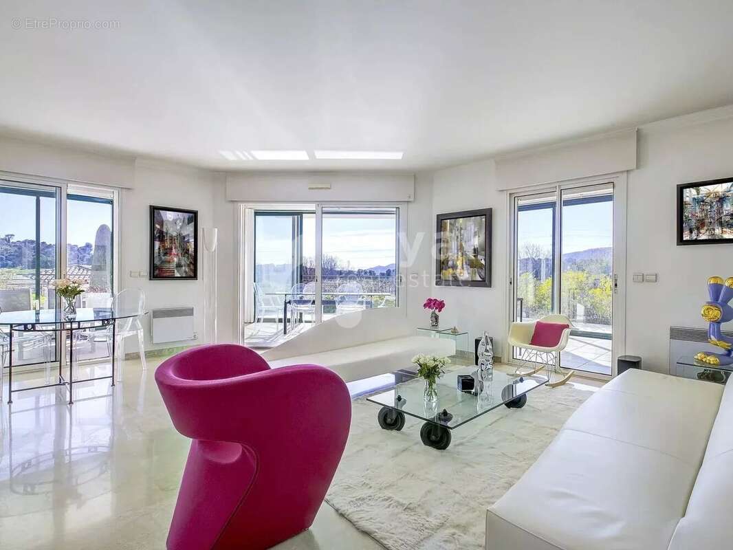 Appartement à MOUGINS