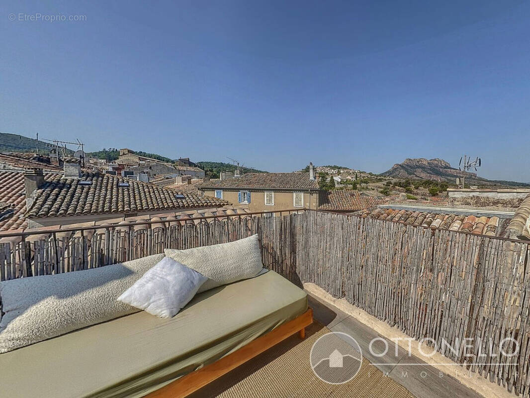 Appartement à ROQUEBRUNE-SUR-ARGENS