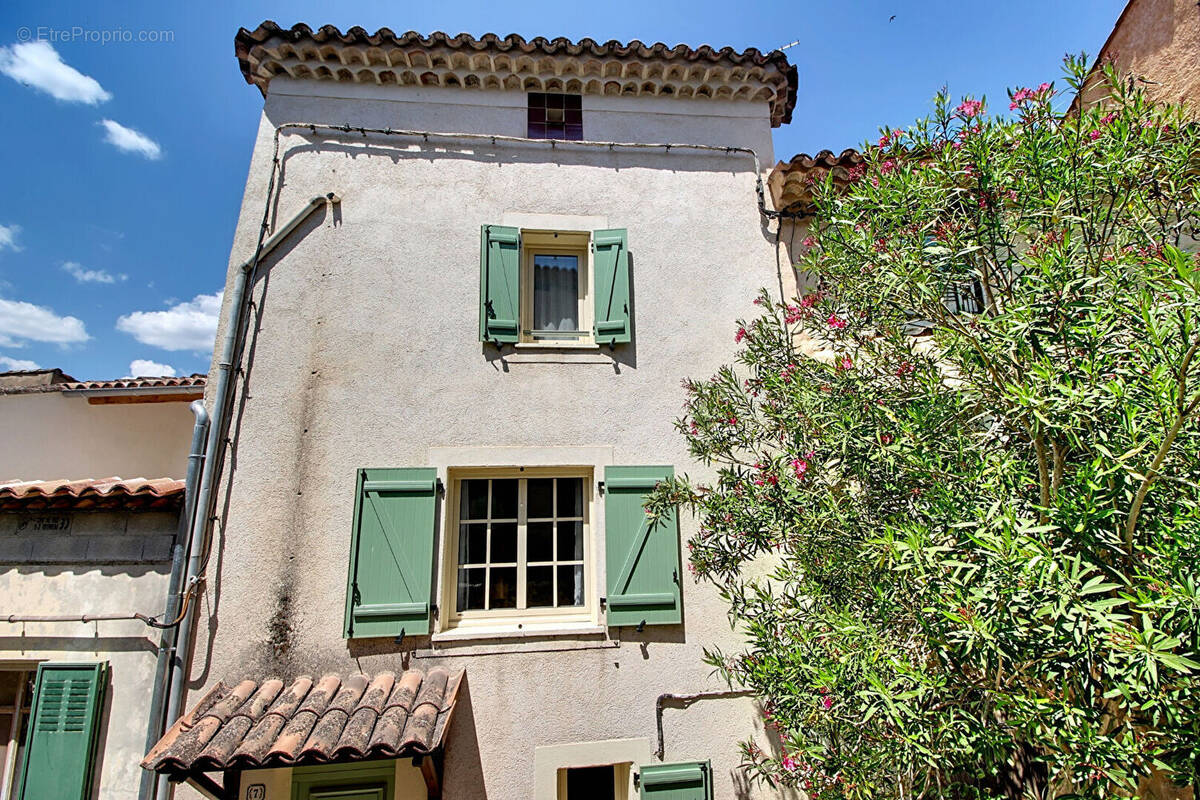Maison à ENTRECASTEAUX