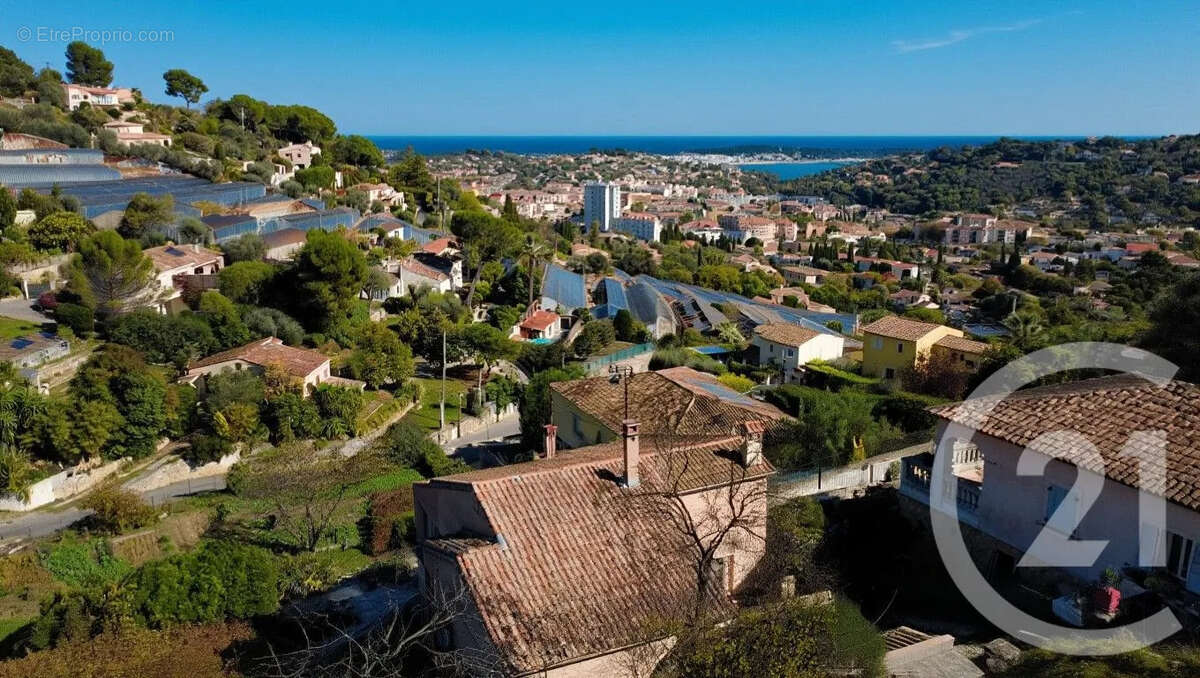 Terrain à VALLAURIS