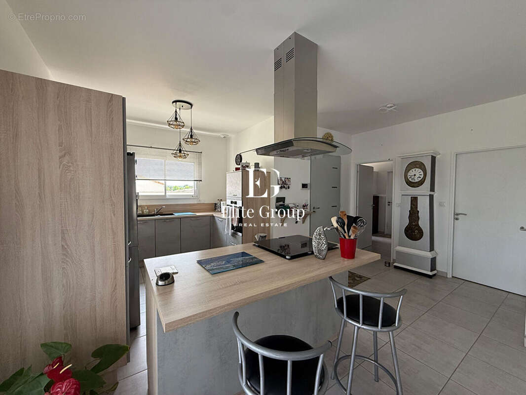 A VENDRE très joli pavillon avec piscine à Jarnac 126 m2 - photo 4