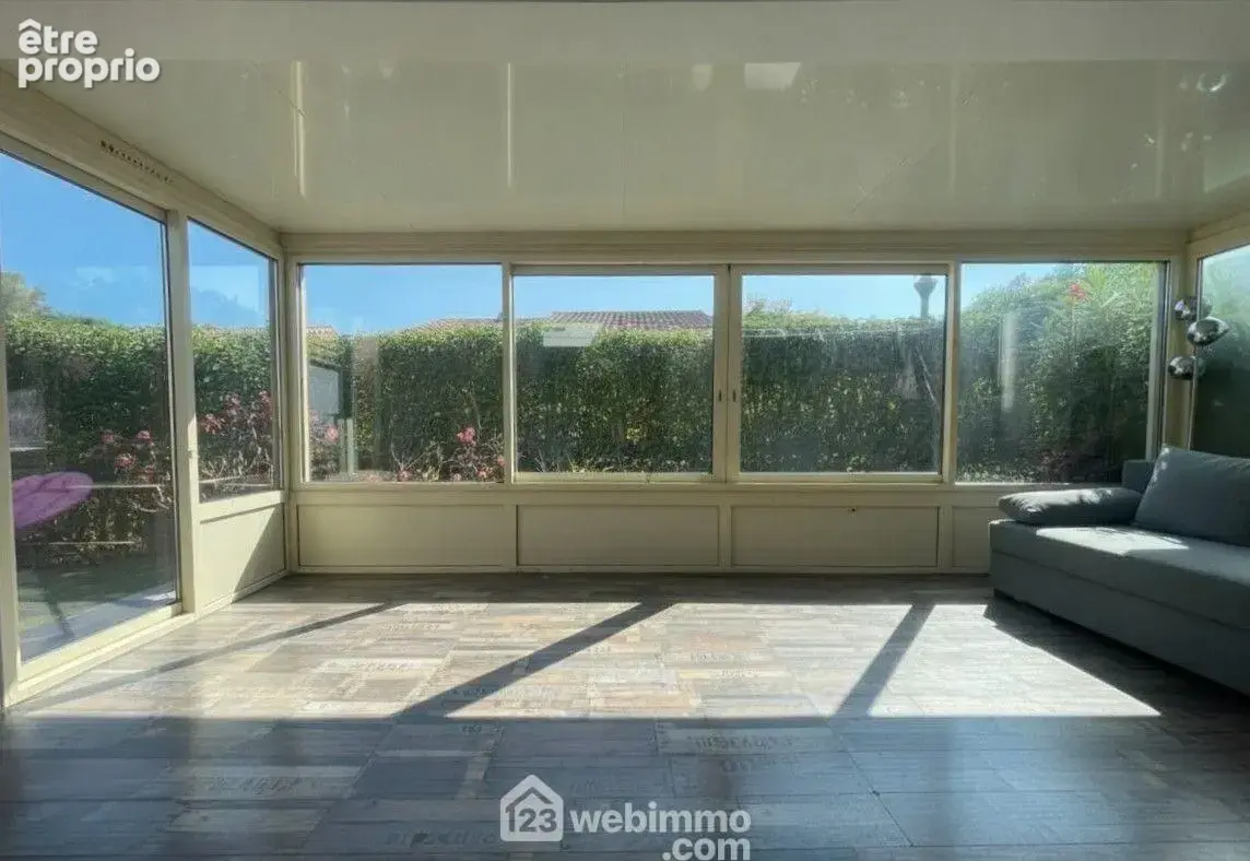 La véranda, véritable prolongement de l'espace de vie.