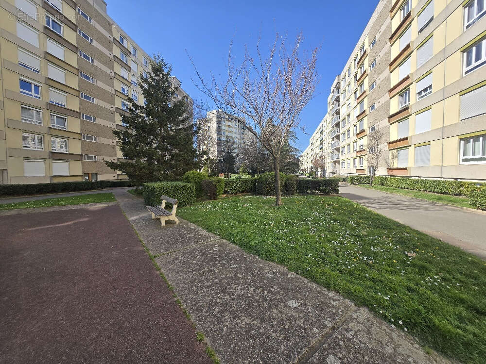 Appartement à PIERRE-BENITE