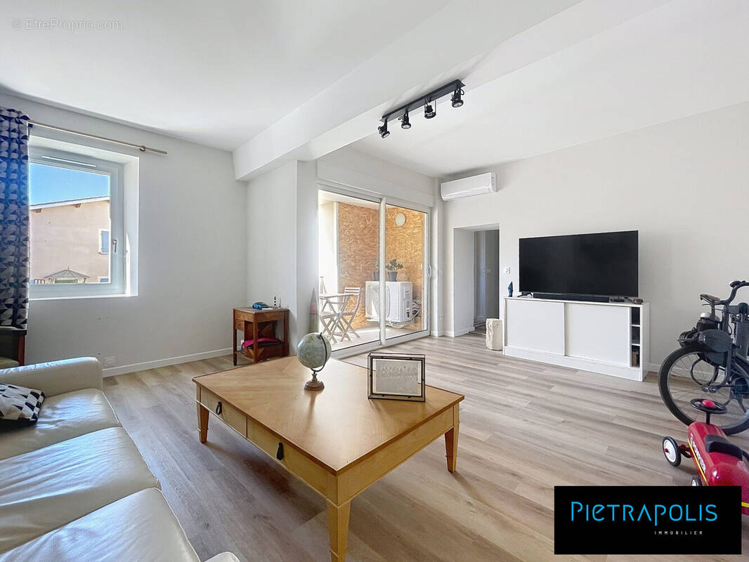 salon - Appartement à BRINDAS