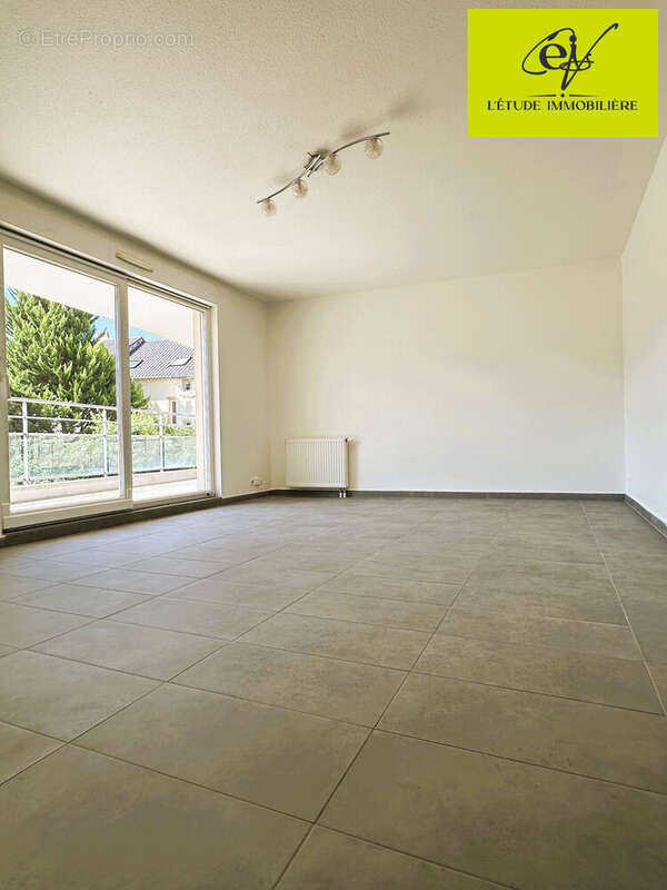 Salon avec accès terrasse - Appartement à FORBACH
