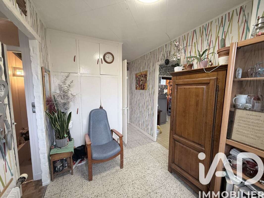 Photo 2 - Maison à LAROCHE-SAINT-CYDROINE