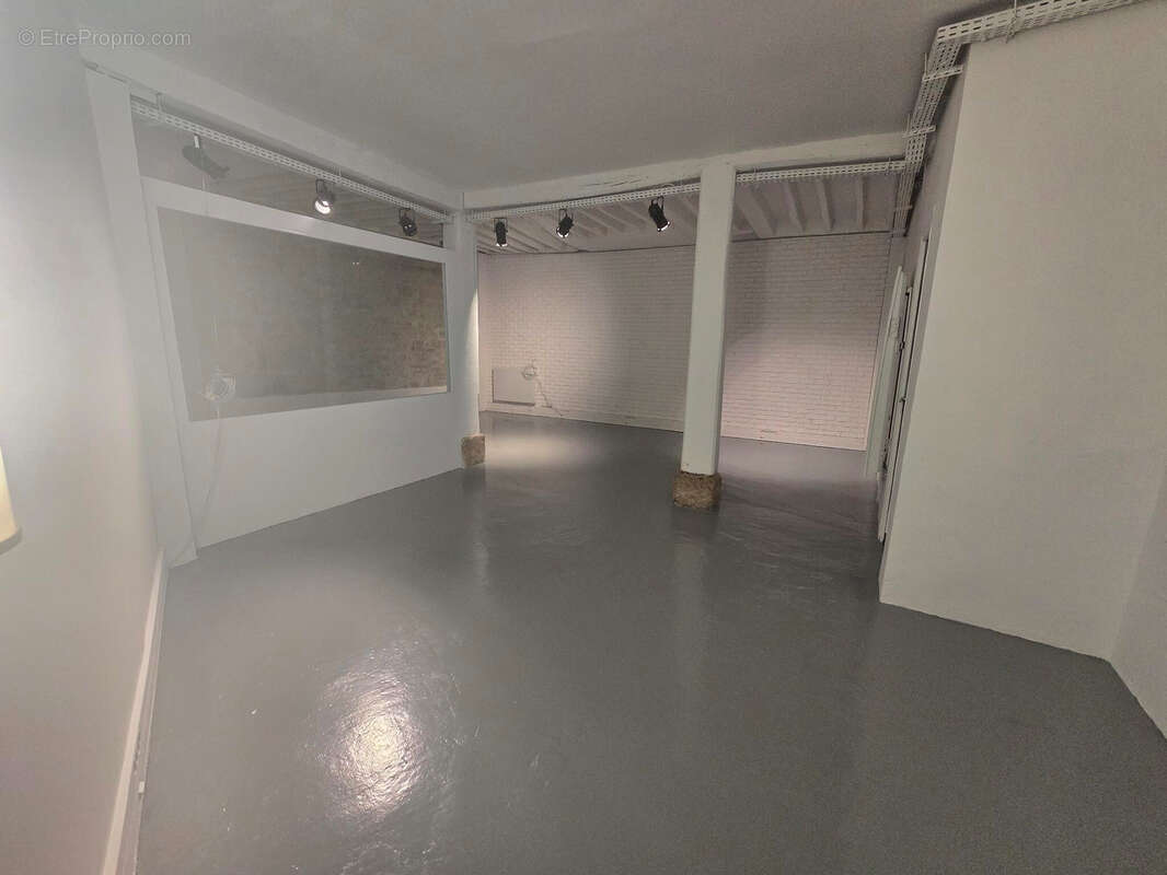 Commerce à PARIS-2E