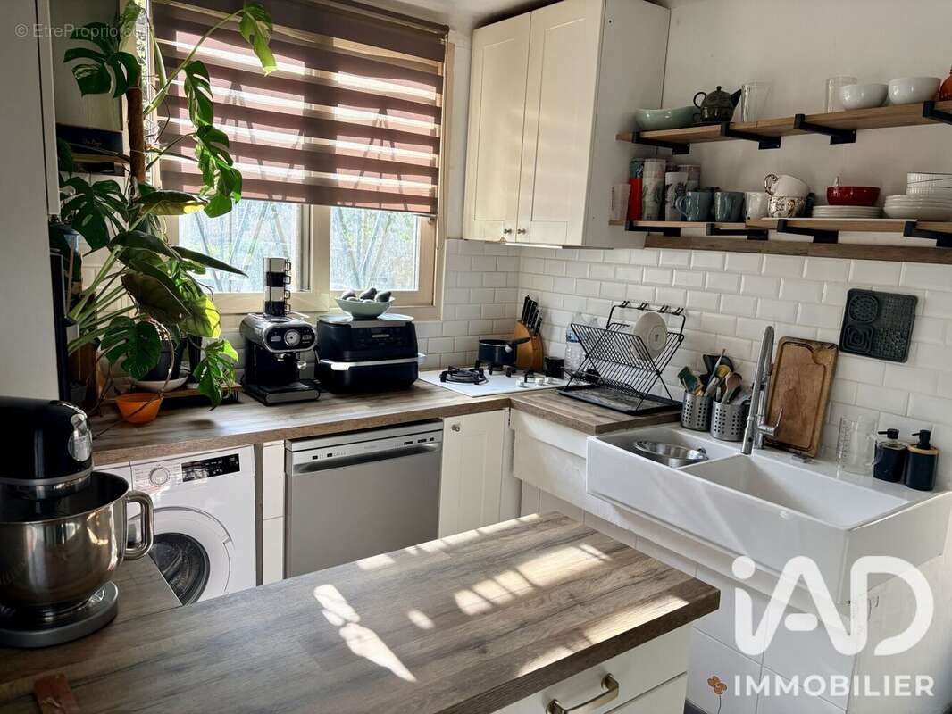 Maison 133 m² à Mehun-Sur-Yevre  - photo 2