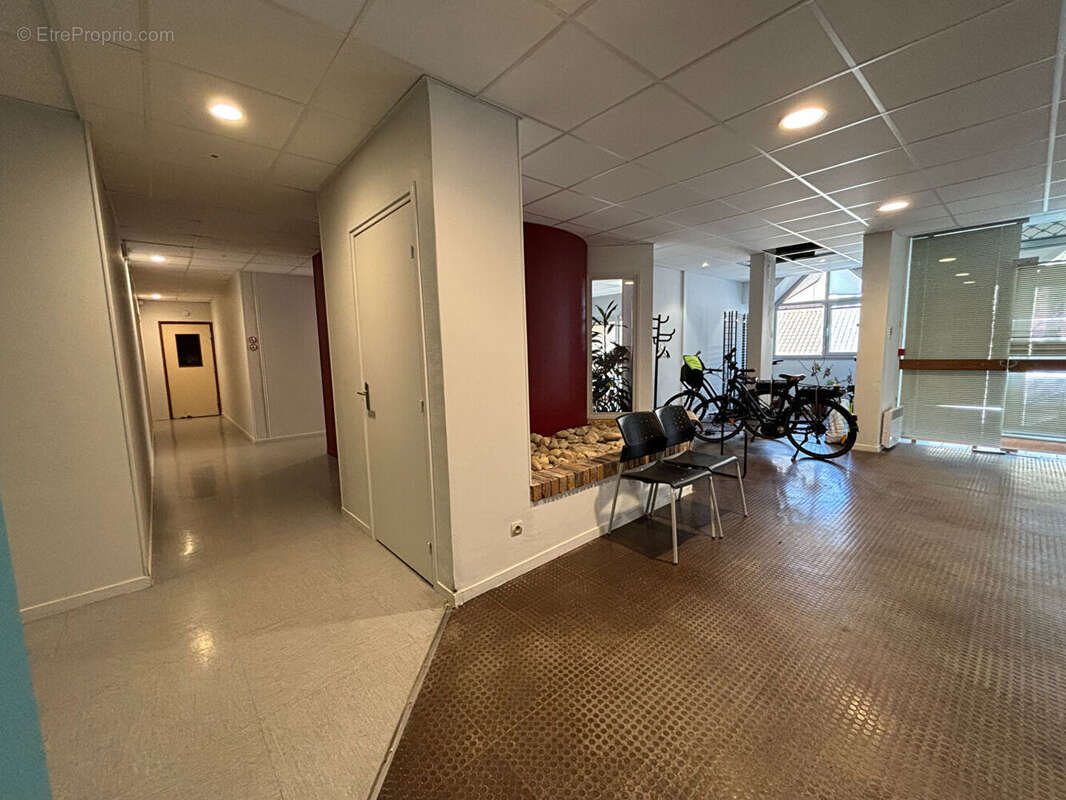 Bureaux 177m² à bourg-en-bresse - photo 4