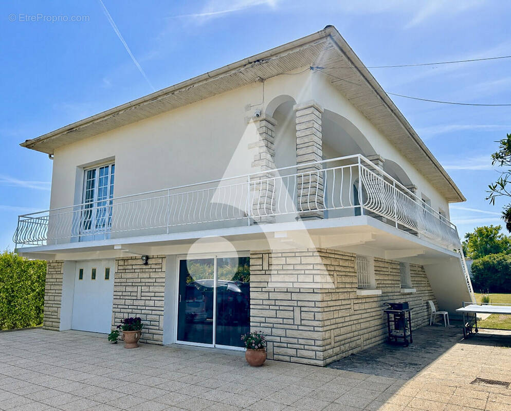Maison à BOURCEFRANC-LE-CHAPUS