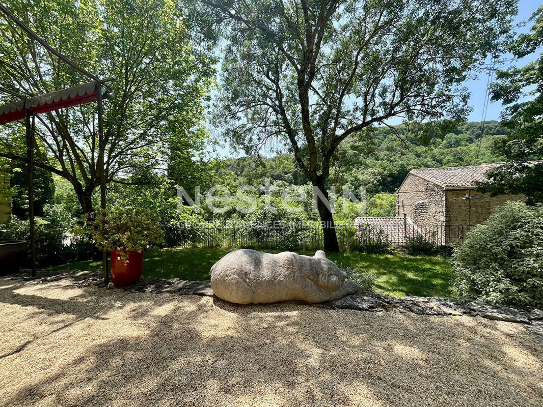 Maison en pierre de caractère rénovée de 185 m² à Fajac-en-Val, 20 km de Carcassonne, 4 chambres, bureaux, cadre naturel au calm - photo 4