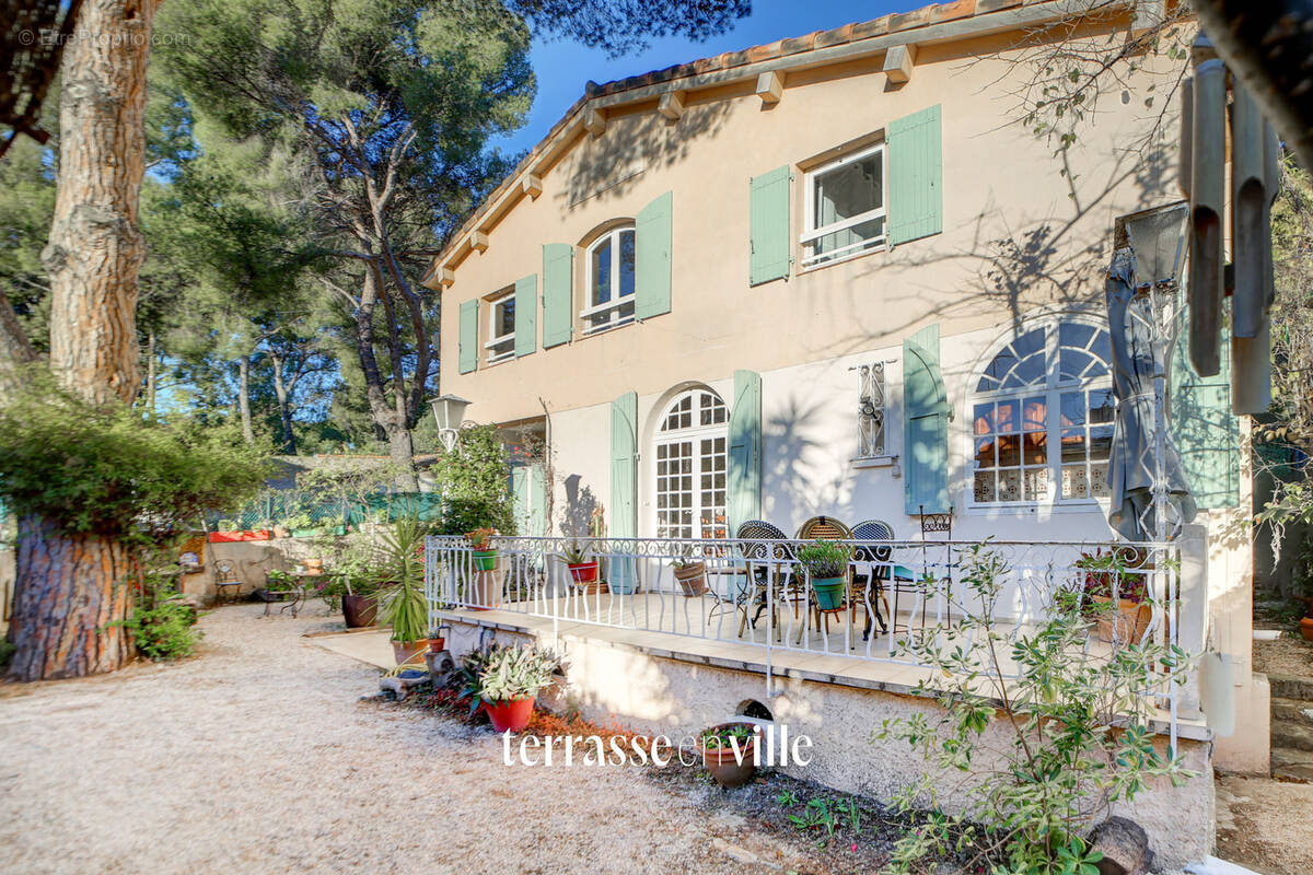 Maison à SAINT-CYR-SUR-MER