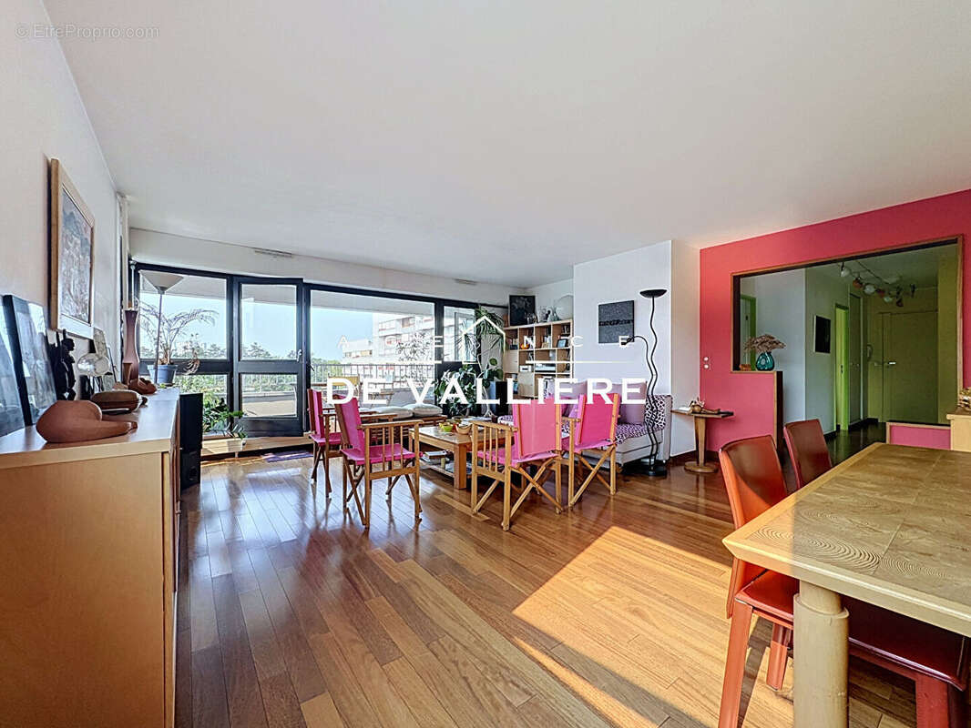 Appartement Nanterre 6 pièce(s) 134.80m2 - photo 2