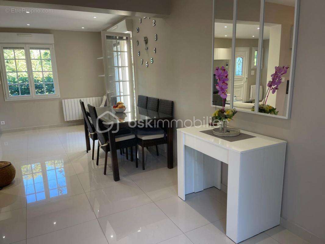 Maison à JOUY-MAUVOISIN