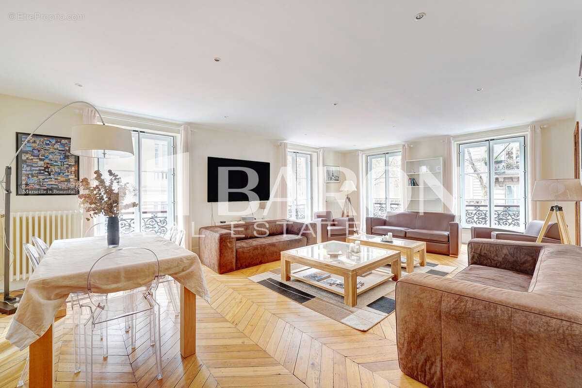 Appartement à PARIS-9E