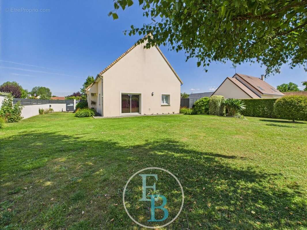 Maison - 235m2 - T8 - photo 22