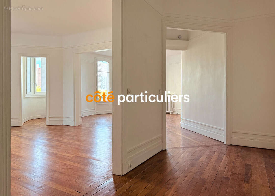 Appartement à PARIS-16E