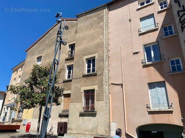 Appartement à COURS-LA-VILLE