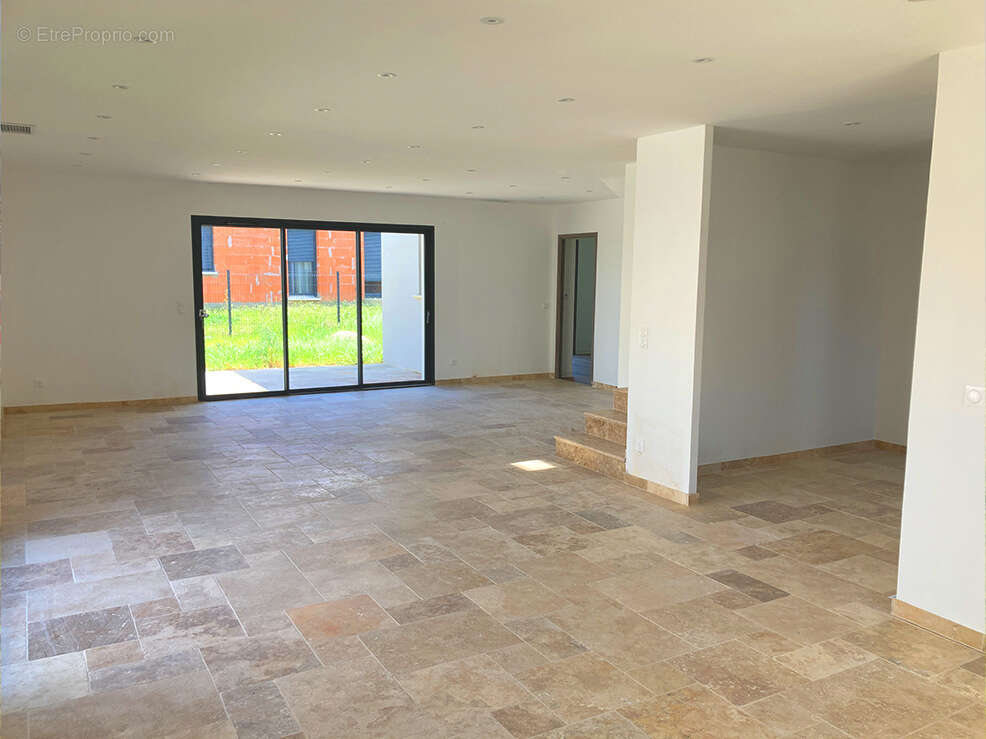 Maison à MONTELIMAR