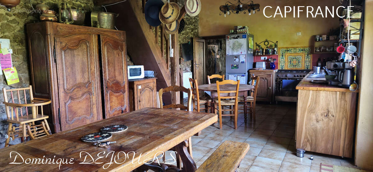 Nichée au cœur de la nature, sans vis-à-vis et avec une vue remarquable, grande maison de 7 (voir 8) chambres et de belles terra - photo 40