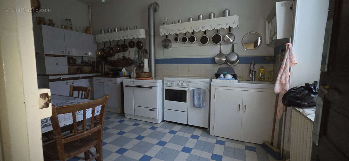 Maison à ARNAC-POMPADOUR