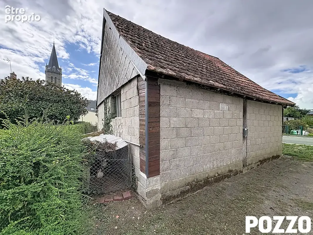 bâtiment à restaurer ou stokage bourg de Vains terrain de 165 m² - photo 3