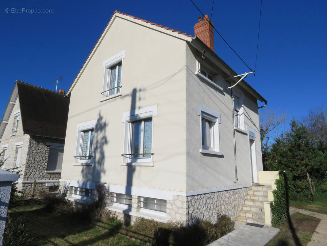 Maison à AMILLY