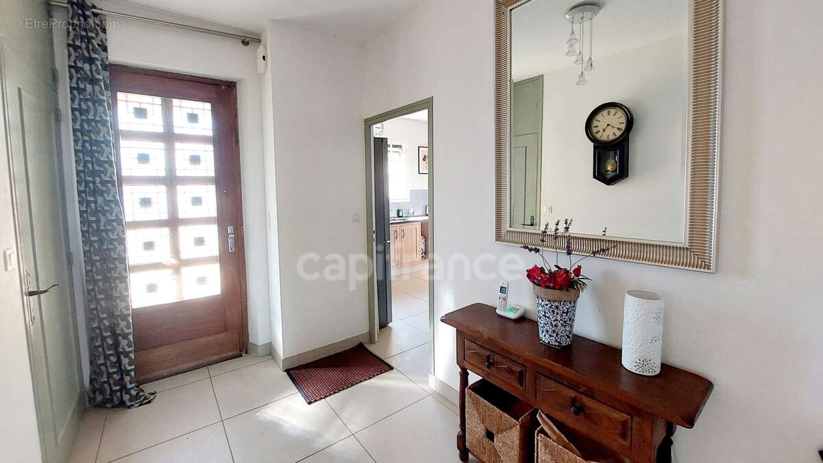 Maison familiale de 244m² à Belvès, 8 pièces, 5 chambres, avec vue dégagée et appartement spacieux indépendant, terrain de 3088m - photo 16